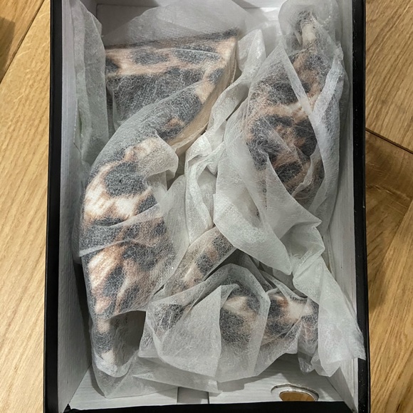 Leopard Print Block Heels - Picture 4 of 5